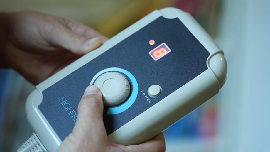 Using the controller for the HigherDOSE Infrared Sauna Blanket