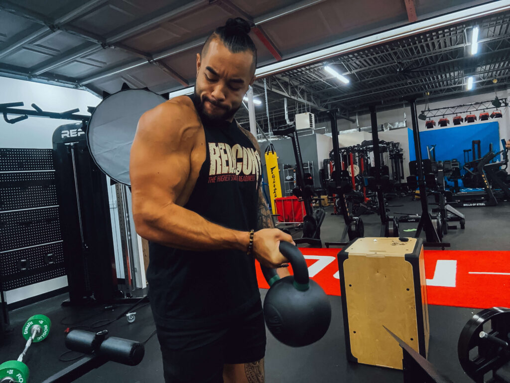 Product tester Stephen Sheehan curling the Giant Lifting V3 kettlebell